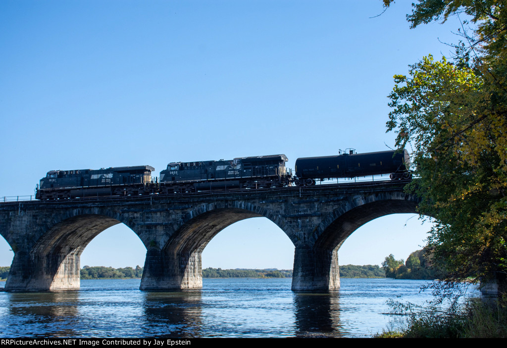 38G starts out across the Rockville Bridge